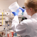 Faire des manipulations en laboratoire